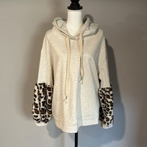 POL oversized Leopard Sweatshirt